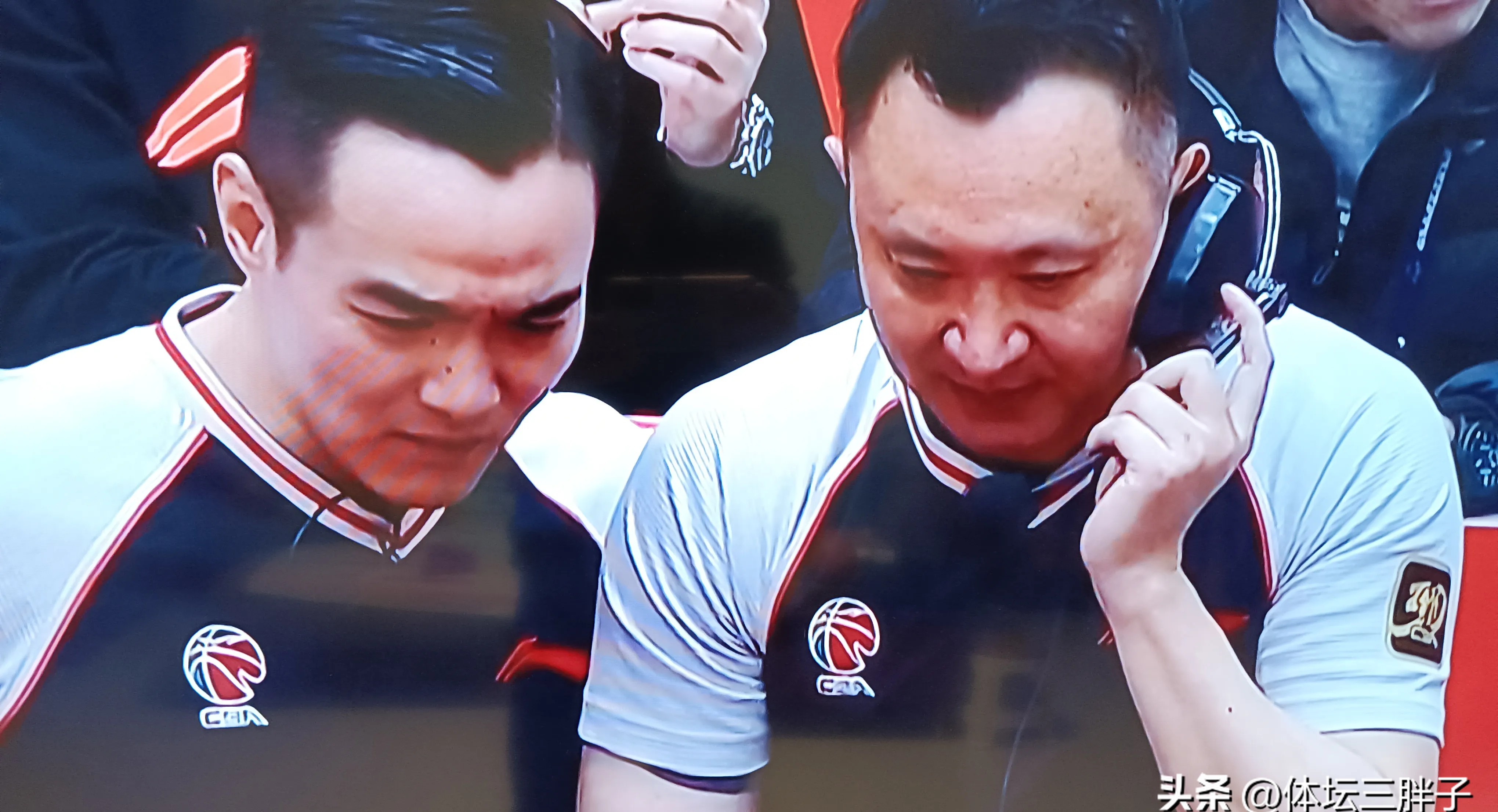 包含上海男篮惜败江苏队，客场失利的词条