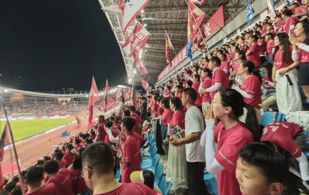 激情四射：比赛中球员激情四溢全力以赴的简单介绍